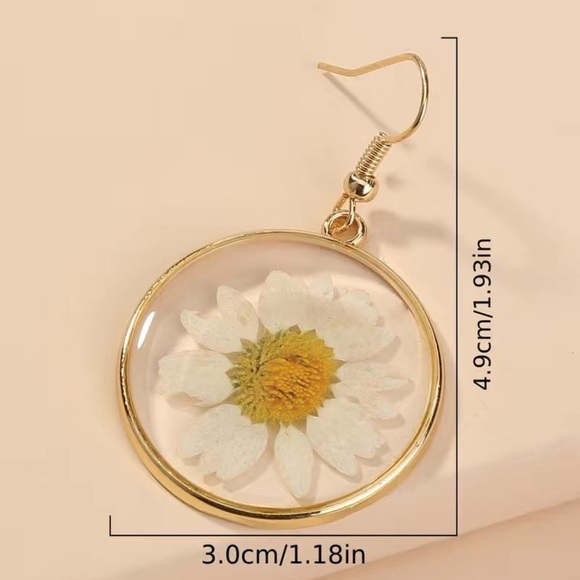 Pressed Floral Daisy Dangle Drop Gold Boho Dried Flower Resin Earrings Nwt - Picture 6 of 6